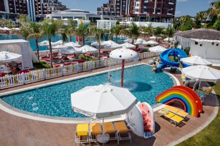 SELECTUM LUXURY RESORT Pools & Beach